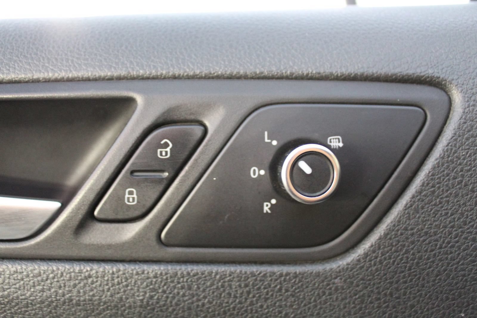 Used 2013 Volkswagen Jetta SE FWD image 26