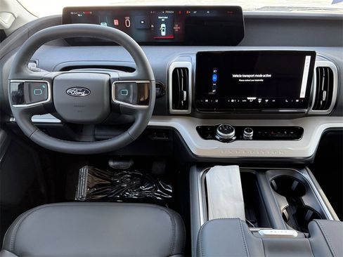New 2026 Ford Expedition Active image 11