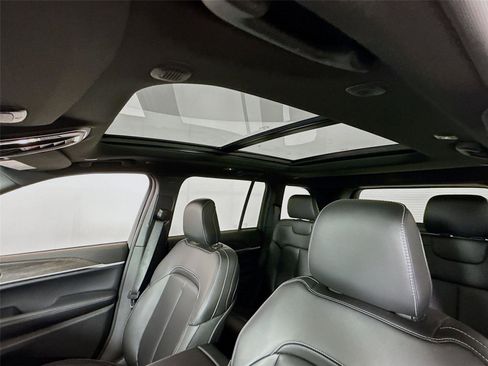 New 2026 Jeep Grand Cherokee Limited AWD/4WD image 17