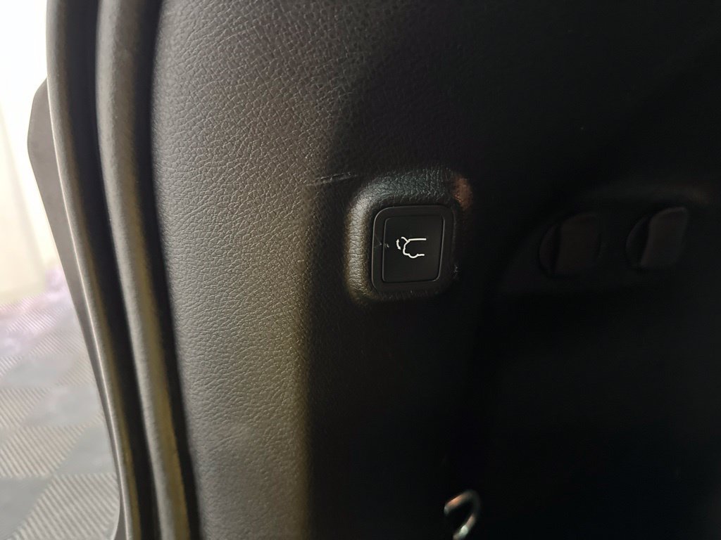 Used 2022 Jeep Cherokee Limited AWD/4WD image 37