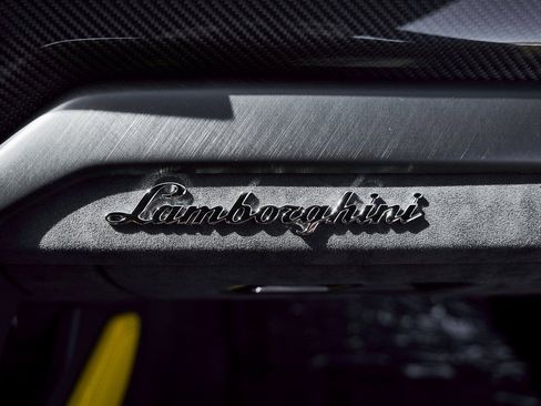 Used 2021 Lamborghini Urus AWD/4WD image 41