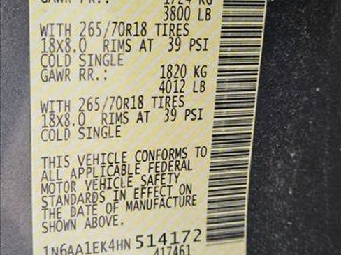 Used 2017 Nissan Titan SV image 15