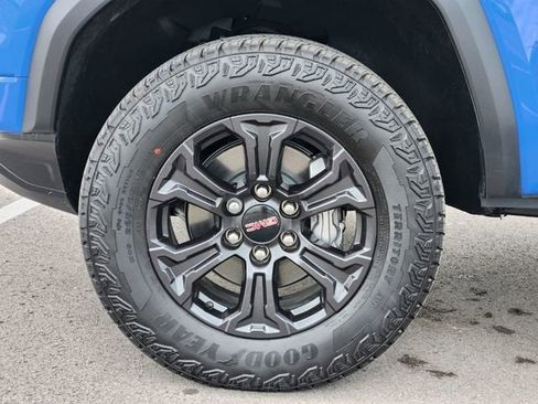 New 2025 GMC Canyon Elevation w/ Convenience Package image 8