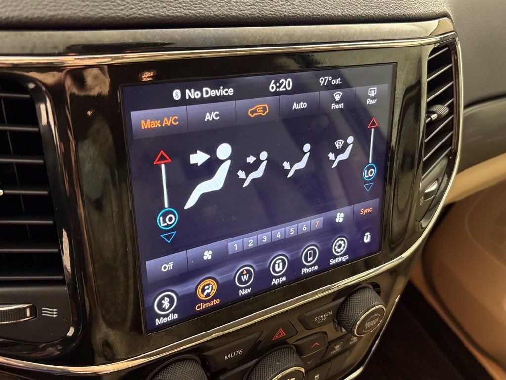 Used 2022 Jeep Grand Cherokee Laredo E RWD image 33