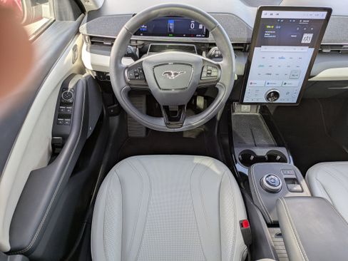 Used 2021 Ford Mustang Mach-E Premium image 17