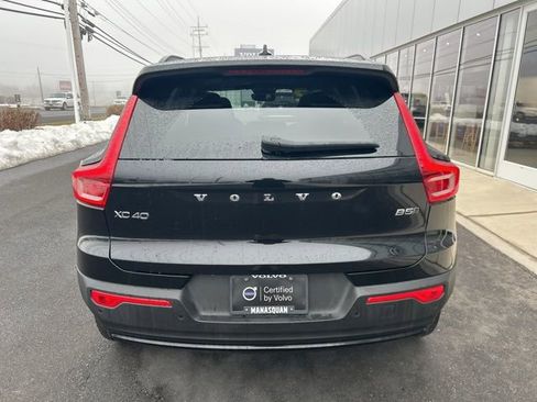 Certified 2025 Volvo XC40 B5 Plus image 4
