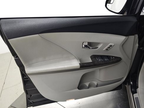 Used 2013 Toyota Venza XLE w/ Tow Prep Pkg image 13