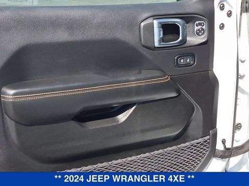 Used 2024 Jeep Wrangler Unlimited Sahara w/ Technology Group AWD/4WD image 10