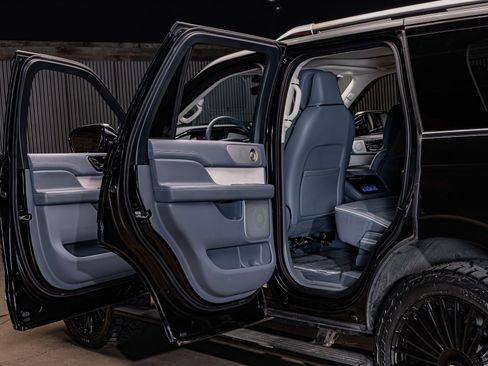 Used 2024 Lincoln Navigator Black Label image 29