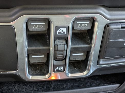 Used 2018 Jeep Wrangler Unlimited Sport S AWD/4WD image 27