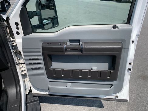 Used 2016 Ford F550 4x4 Crew Cab Super Duty image 25