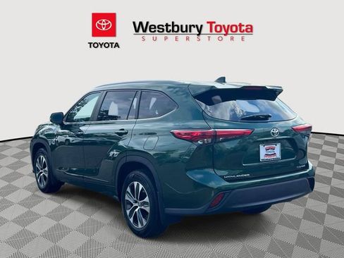 Used 2023 Toyota Highlander XLE AWD/4WD image 11