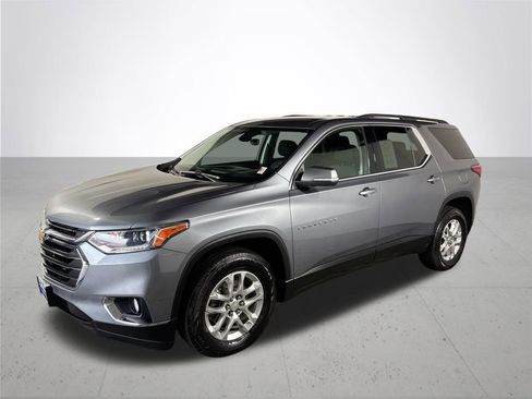 Used 2021 Chevrolet Traverse LT image 2