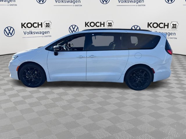 Used 2025 Chrysler Pacifica Limited FWD image 4
