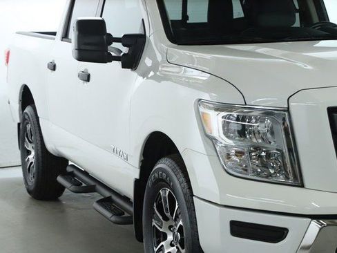 Used 2024 Nissan Titan SV w/ SV Convenience Package image 9