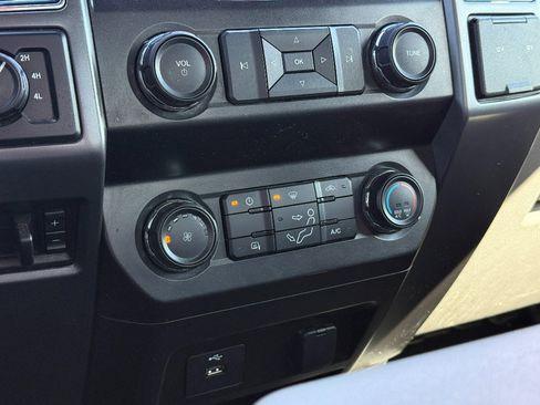 Used 2019 Ford F350 XLT w/ XLT Value Package image 31