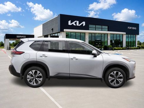 Used 2021 Nissan Rogue SV AWD/4WD image 4