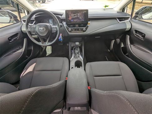 Used 2025 Toyota Corolla LE image 4