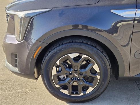 Certified 2025 Kia Sorento S w/ Panoramic Sunroof Package image 6