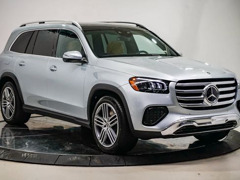 Used 2025 Mercedes-Benz GLS 450 4MATIC image 5