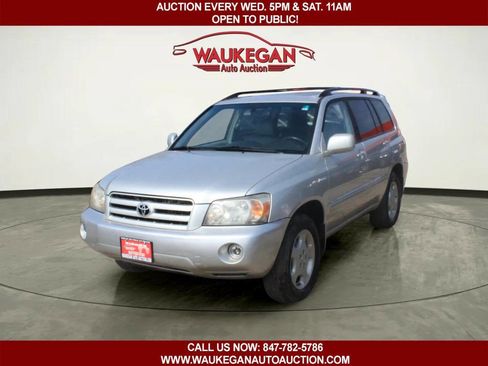 Used 2005 Toyota Highlander 4WD V6 w/ 3rd Row image 1