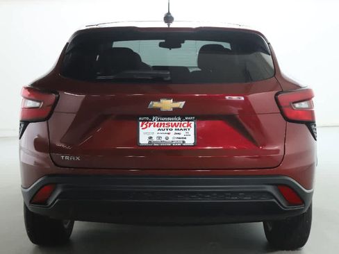Used 2024 Chevrolet Trax LS w/ LS Convenience Package FWD image 41