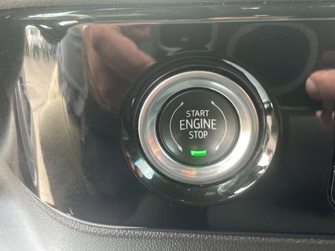 Used 2022 Chevrolet Silverado 1500 LT image 12