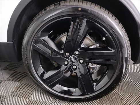 New 2025 Land Rover Discovery S image 35