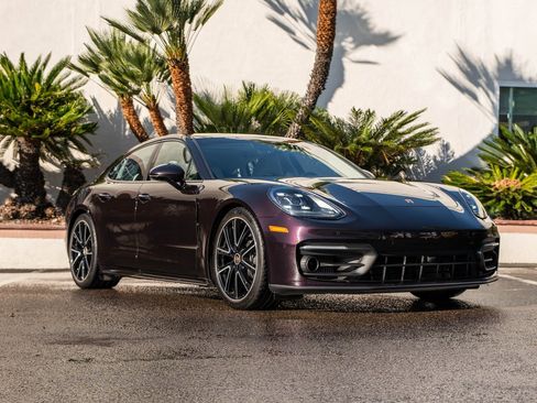 Used 2021 Porsche Panamera image 2
