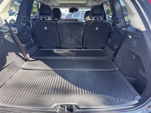 Used 2022 Volvo XC90 T5 Momentum w/ Climate Package AWD/4WD image 10