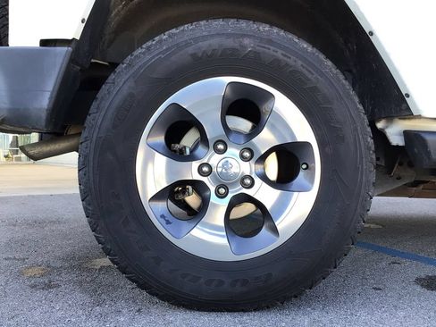 Used 2017 Jeep Wrangler Unlimited Sahara w/ Max Tow Package AWD/4WD image 17