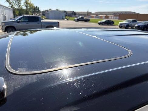 Used 2022 GMC Sierra 1500 SLT w/ SLT Premium Plus Package image 11