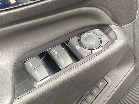 Used 2023 Chevrolet Equinox Premier image 13