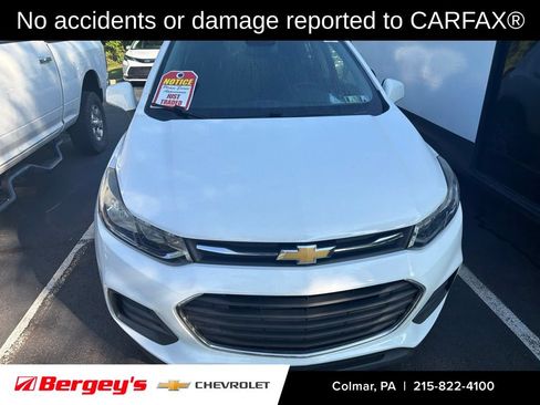 Used 2017 Chevrolet Trax LS FWD image 2