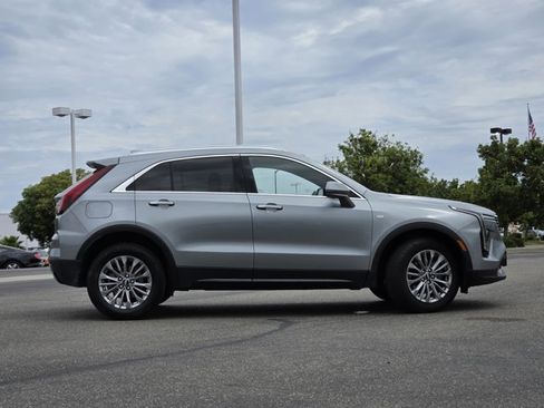 Used 2025 Cadillac XT4 Premium Luxury FWD image 3