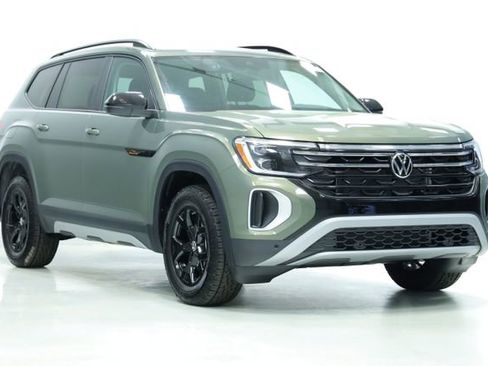 New 2026 Volkswagen Atlas Peak Edition AWD/4WD image 3