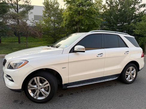 Used 2012 Mercedes-Benz ML 350 BlueTEC 4MATIC image 3