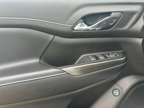 Used 2019 GMC Acadia SLT image 16