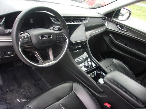 Used 2023 Jeep Grand Cherokee Limited AWD/4WD image 10