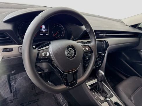 Used 2022 Volkswagen Passat 2.0T SE image 9