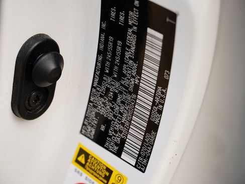 Used 2017 Toyota Highlander Limited image 29