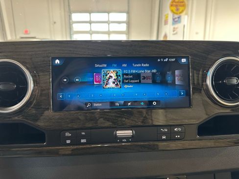 Used 2022 Mercedes-Benz Sprinter 3500 image 24