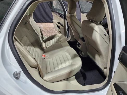 Used 2019 Ford Fusion SE image 11