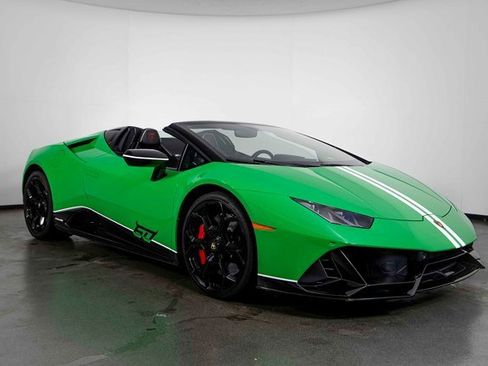 Used 2024 Lamborghini Huracan EVO image 2