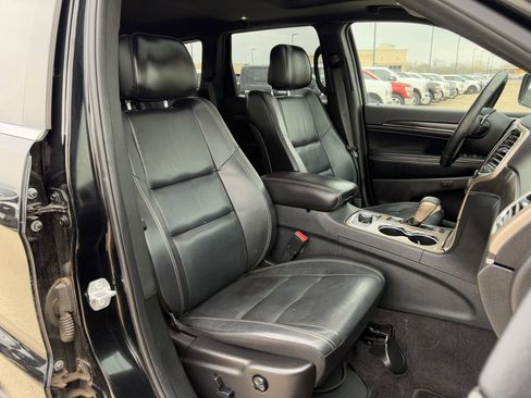 Used 2017 Jeep Grand Cherokee Limited image 30