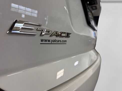 Used 2018 Jaguar E-PACE SE AWD/4WD image 12