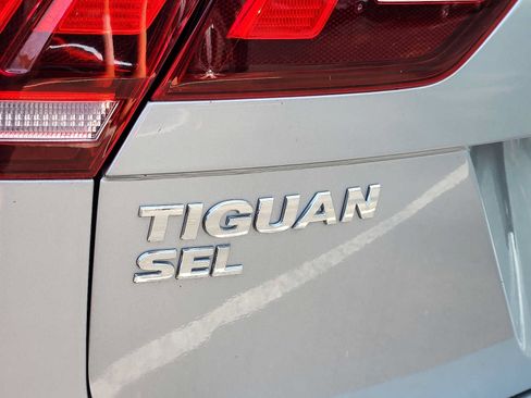 Used 2021 Volkswagen Tiguan SEL AWD/4WD image 28