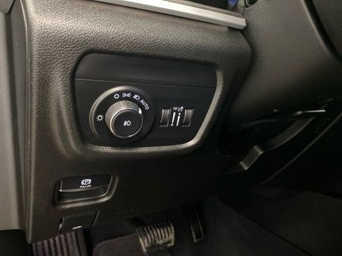 Used 2023 Jeep Grand Cherokee L Limited w/ Black Appearance Package image 19