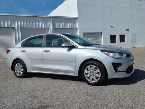 Used 2022 Kia Rio LX image 3