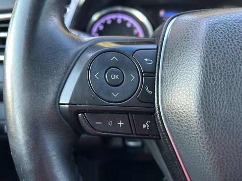 Used 2018 Toyota Camry SE FWD image 21